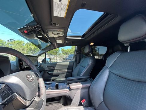 Used 2025 Toyota Sienna XSE FWD image 12