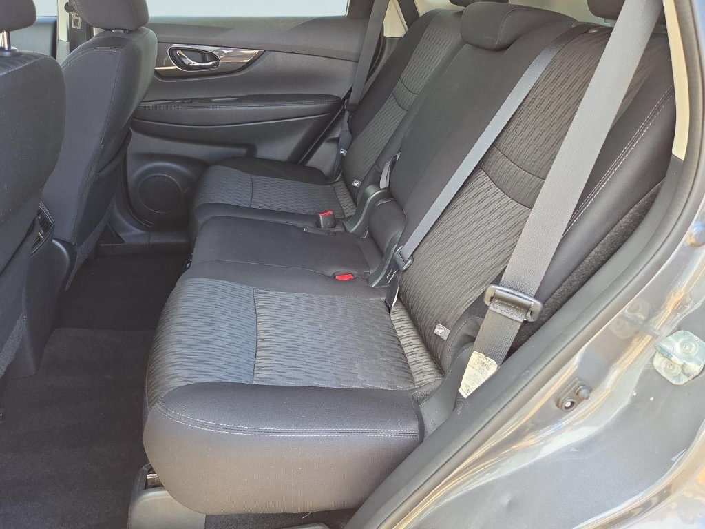 Used 2018 Nissan Rogue SV AWD/4WD image 27