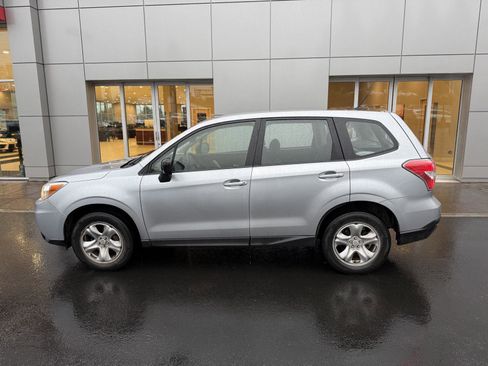 Used 2014 Subaru Forester 2.5i image 2