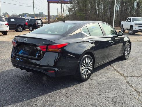 Used 2024 Nissan Altima 2.5 SV image 2