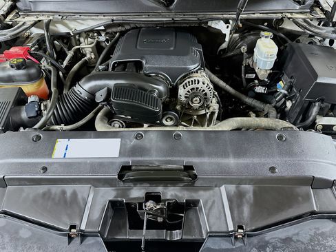 Used 2011 Chevrolet Avalanche LTZ image 31