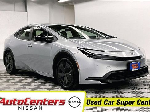 Used 2024 Toyota Prius LE image 1