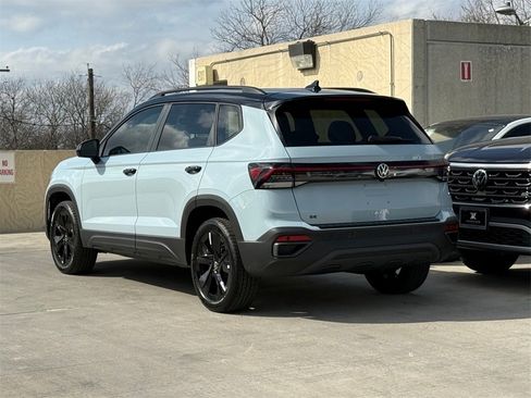 New 2026 Volkswagen Taos SE image 7