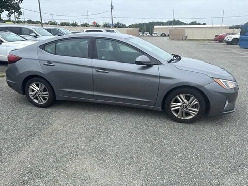 Used 2019 Hyundai Elantra SEL FWD image 2