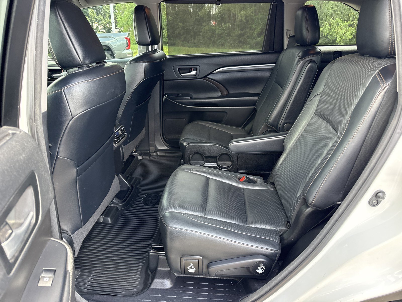 Used 2018 Toyota Highlander Limited Platinum AWD/4WD image 14