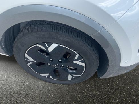 Certified 2023 Kia Niro Wave w/ Wave Preserve Package FWD image 4