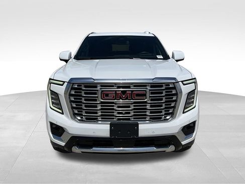 Used 2025 GMC Yukon Denali AWD/4WD image 3