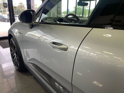 Used 2025 Porsche Macan 4S Electric AWD/4WD image 12