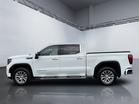 Used 2022 GMC Sierra 1500 Denali w/ Technology Package AWD/4WD image 2