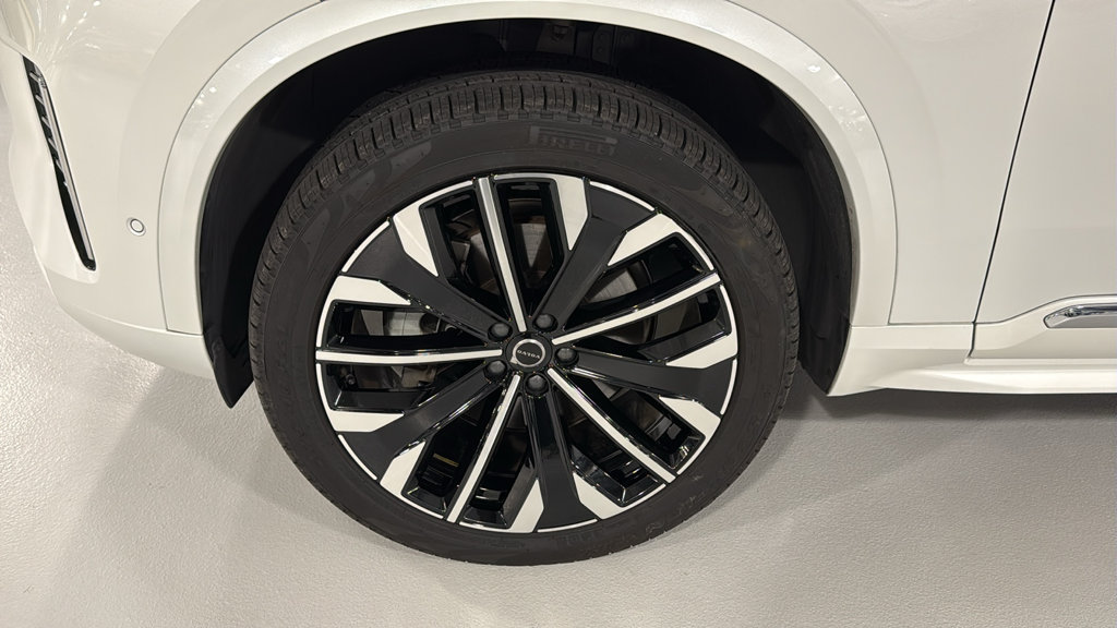 Certified 2026 Volvo XC90 B6 Plus AWD/4WD image 8