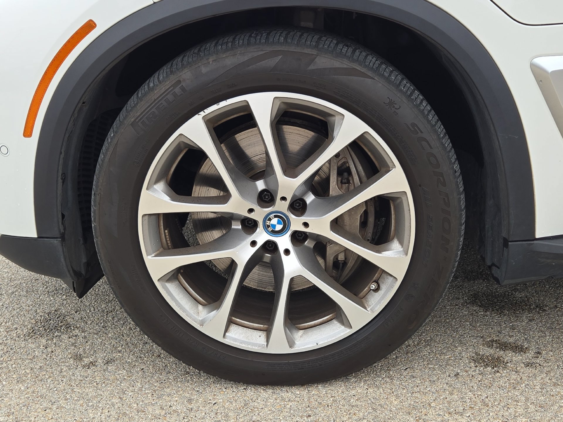 Used 2025 BMW X5 xDrive50e AWD/4WD image 11