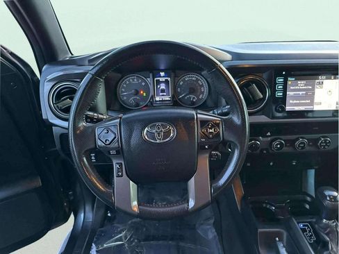 Used 2016 Toyota Tacoma TRD Sport w/ Towing Package image 22