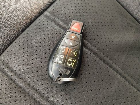 Used 2020 Dodge Grand Caravan SXT FWD image 32