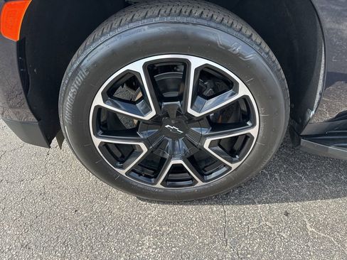 Used 2024 Chevrolet Suburban RST w/ Luxury Package image 9