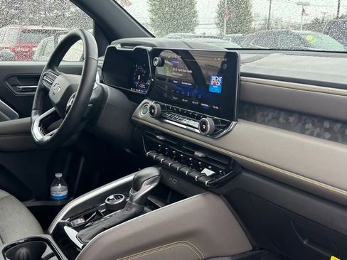 Used 2024 Chevrolet Colorado ZR2 w/ ZR2 Convenience Package III AWD/4WD image 16