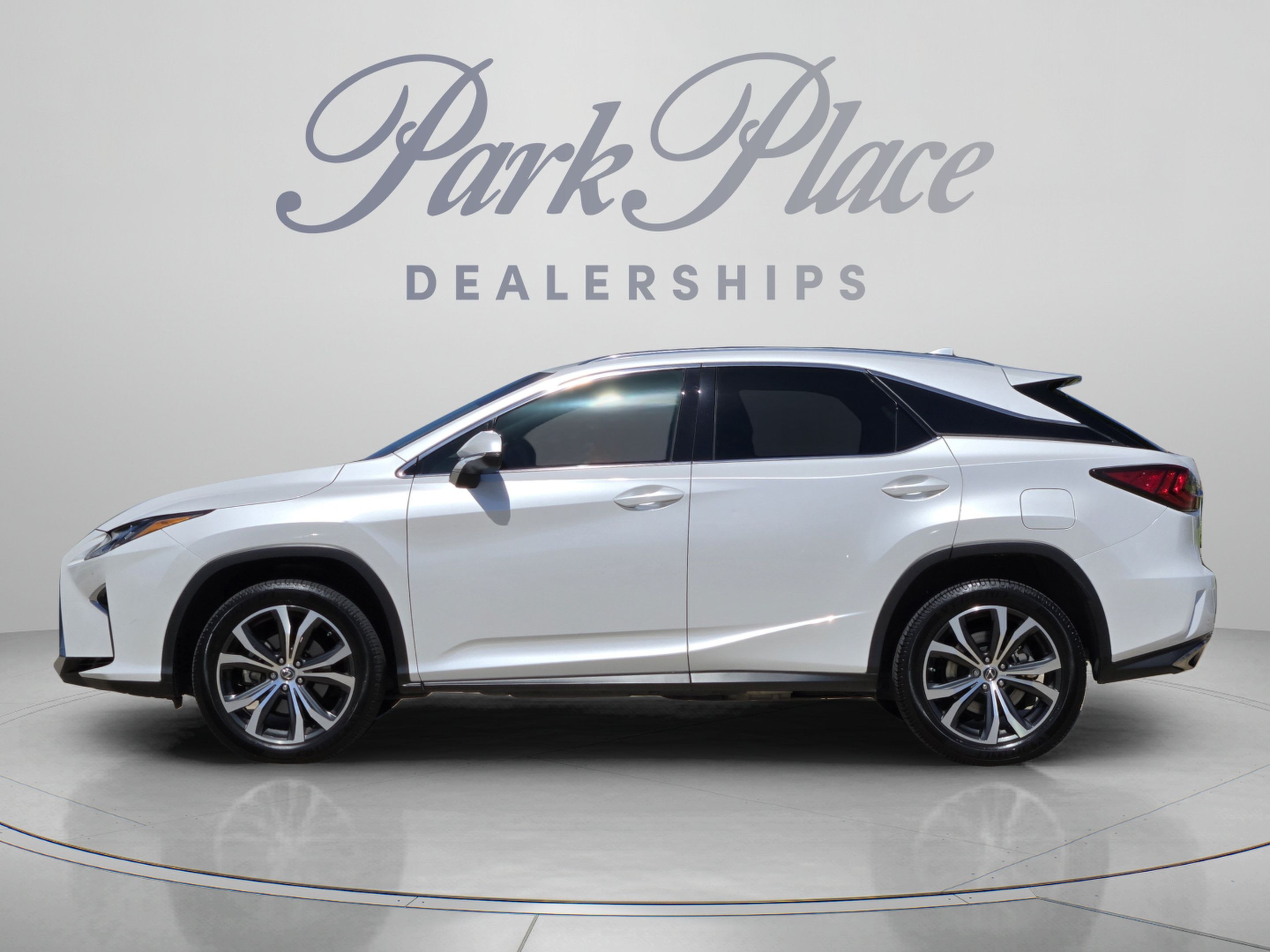 Used 2018 Lexus RX 350 FWD w/ Premium Package image 2