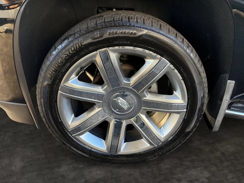 Used 2017 Cadillac Escalade Luxury AWD/4WD image 38