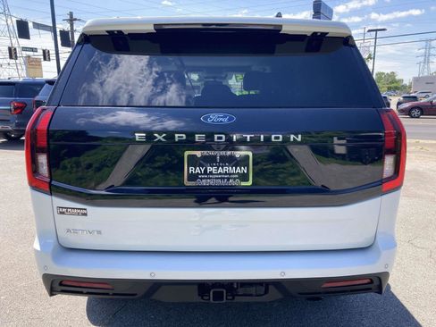 Used 2025 Ford Expedition Active RWD image 6
