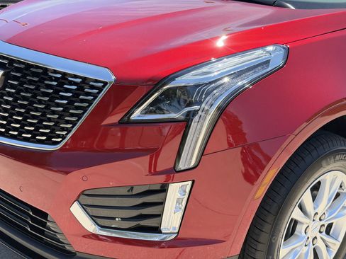 Certified 2025 Cadillac XT5 Luxury FWD image 8