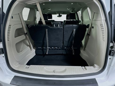 Used 2024 Chrysler Pacifica Touring-L FWD image 30