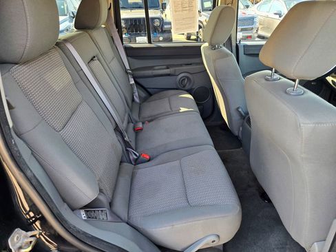 Used 2007 Jeep Commander Sport image 15