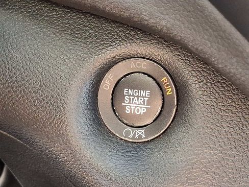 Used 2019 Jeep Cherokee Limited image 24