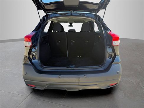 Used 2020 Nissan Kicks S image 8