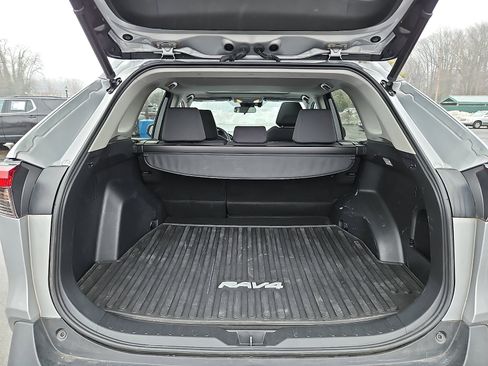 Used 2021 Toyota RAV4 XLE w/ Convenience Package image 30