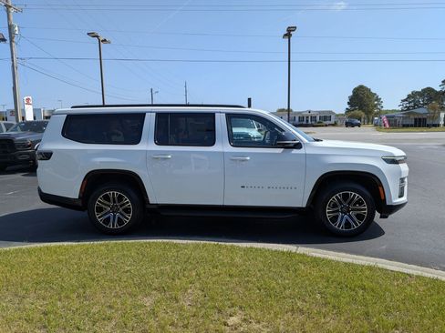 New 2026 Jeep Grand Wagoneer L 4WD image 4