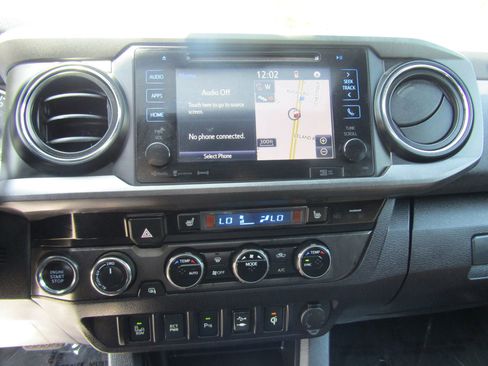 Used 2017 Toyota Tacoma TRD Sport w/ Premium & Technology Package image 28