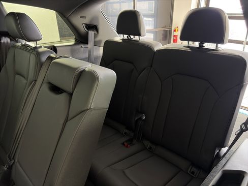 Certified 2025 Audi Q7 2.0T Premium w/ Convenience Plus Package image 8
