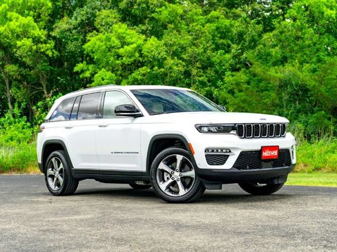 Used 2025 Jeep Grand Cherokee Limited 4xe w/ Luxury Tech Group II AWD/4WD image 2