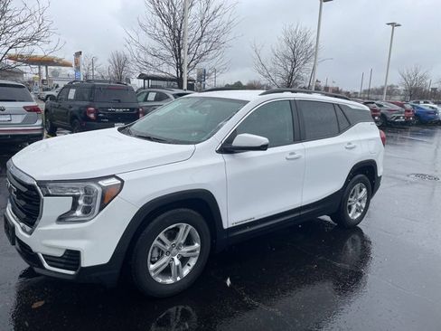 Certified 2022 GMC Terrain SLE w/ Driver Convenience Package image 5