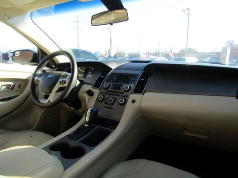 Used 2016 Ford Taurus SE image 24