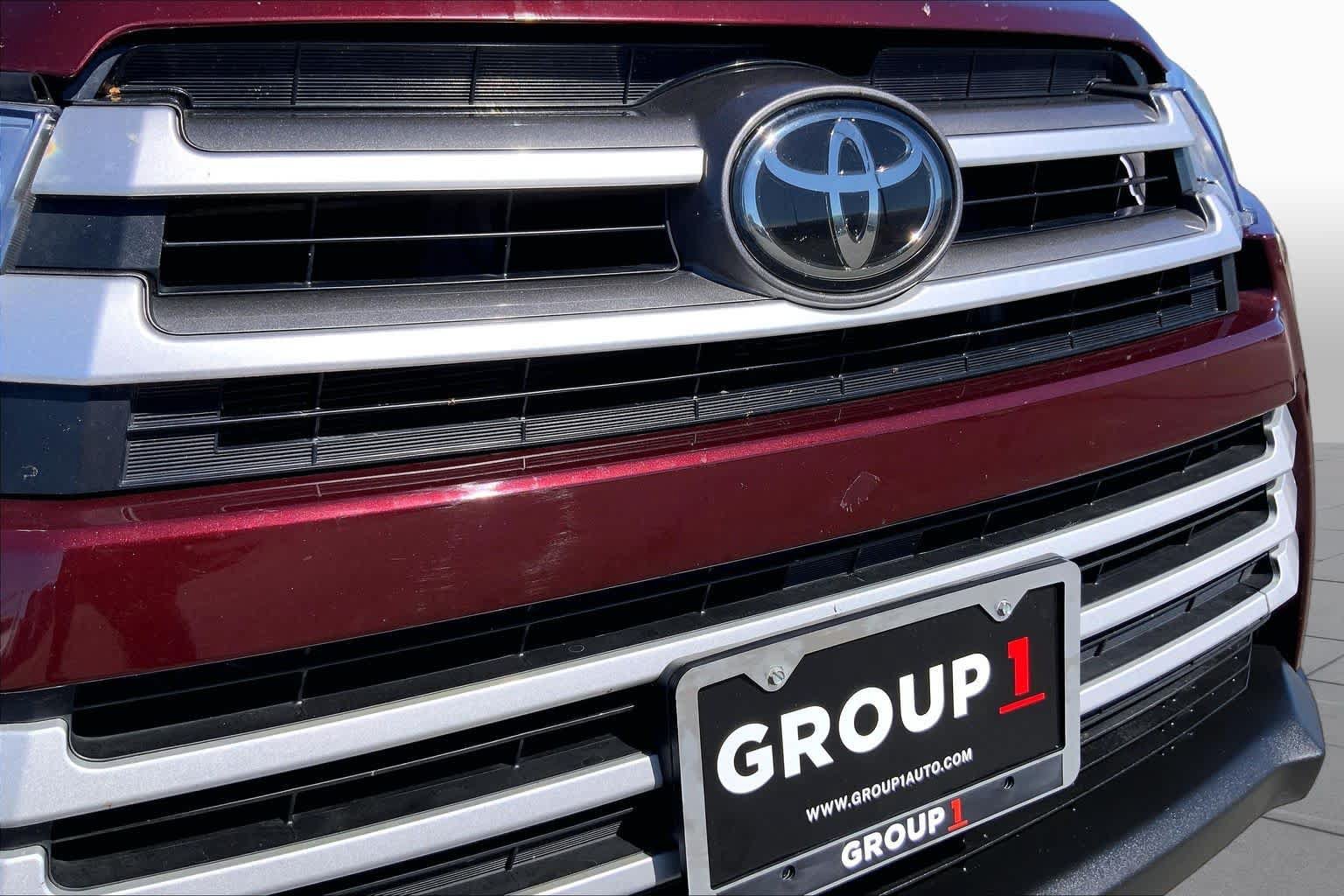 Used 2019 Toyota Highlander XLE FWD image 29
