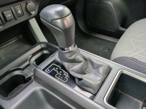 Used 2020 Toyota Tacoma TRD Off-Road w/ Technology Package AWD/4WD image 21