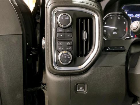 Used 2023 GMC Sierra 3500 Denali w/ Denali Ultimate Package image 34