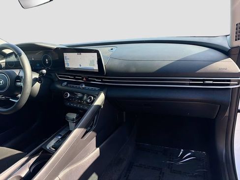 Certified 2025 Hyundai Elantra SEL FWD image 29