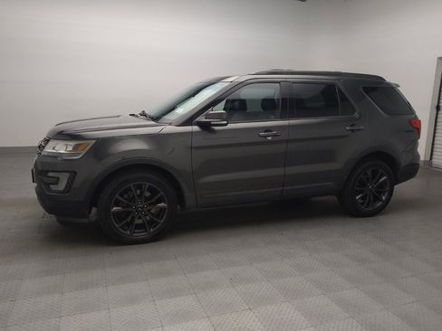 Used 2017 Ford Explorer XLT w/ Equipment Group 202A AWD/4WD image 2