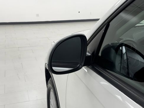 Used 2017 Volkswagen Tiguan S image 27