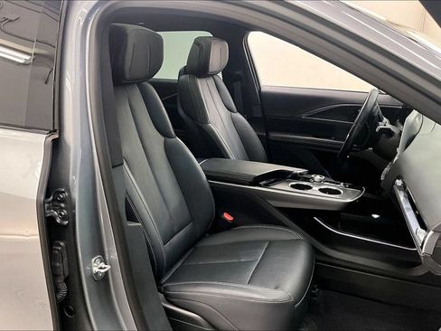 Used 2024 Cadillac Lyriq Luxury RWD image 6