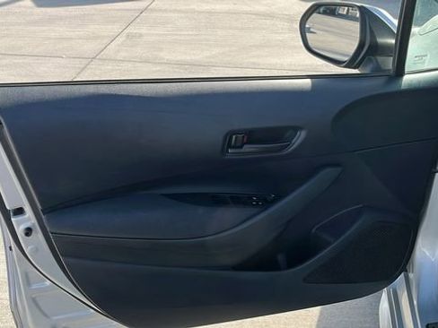 Used 2025 Toyota Corolla LE w/ LE Premium Package image 5