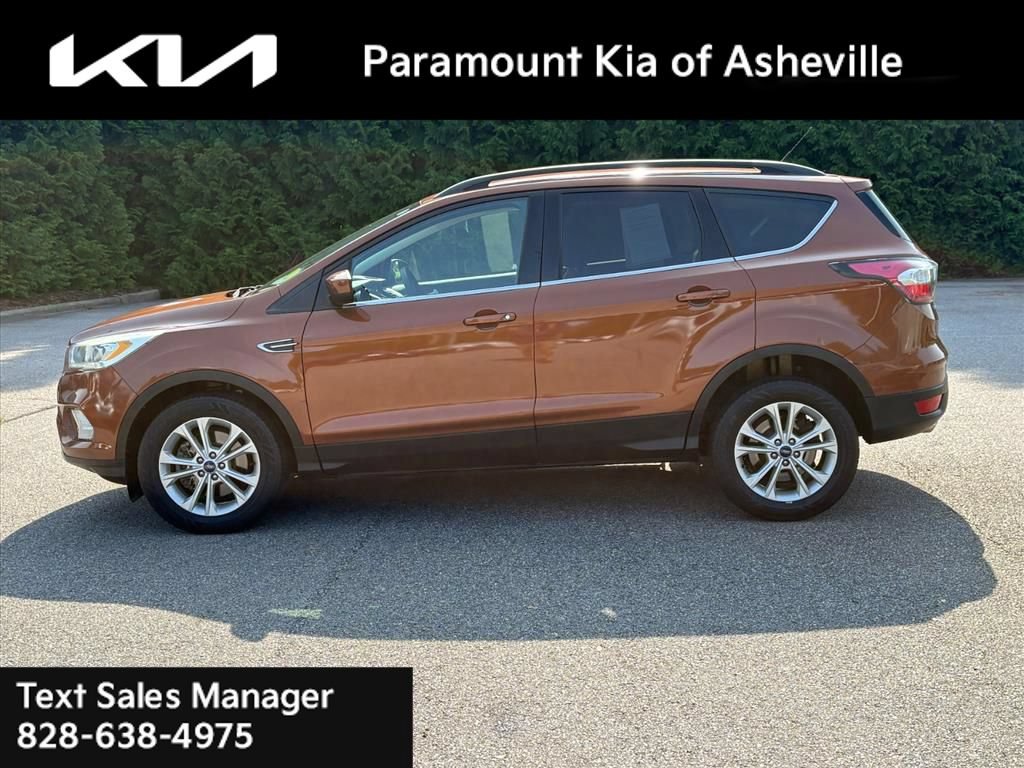 Used 2017 Ford Escape SE w/ Equipment Group 201A AWD/4WD image 3