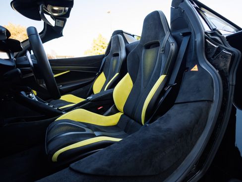 Used 2024 McLaren 750S Spider image 39