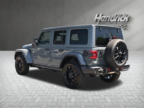 Used 2025 Jeep Wrangler Unlimited Sahara w/ Safety Group AWD/4WD image 8