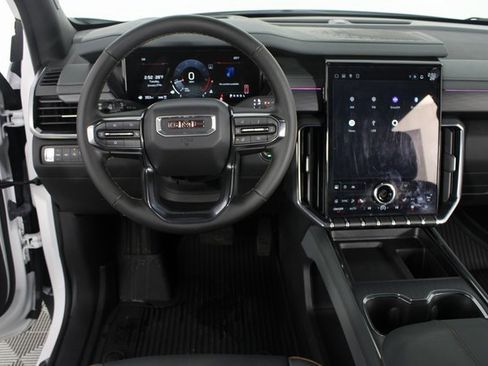 Used 2024 GMC Acadia AT4 w/ Luxury Package image 11