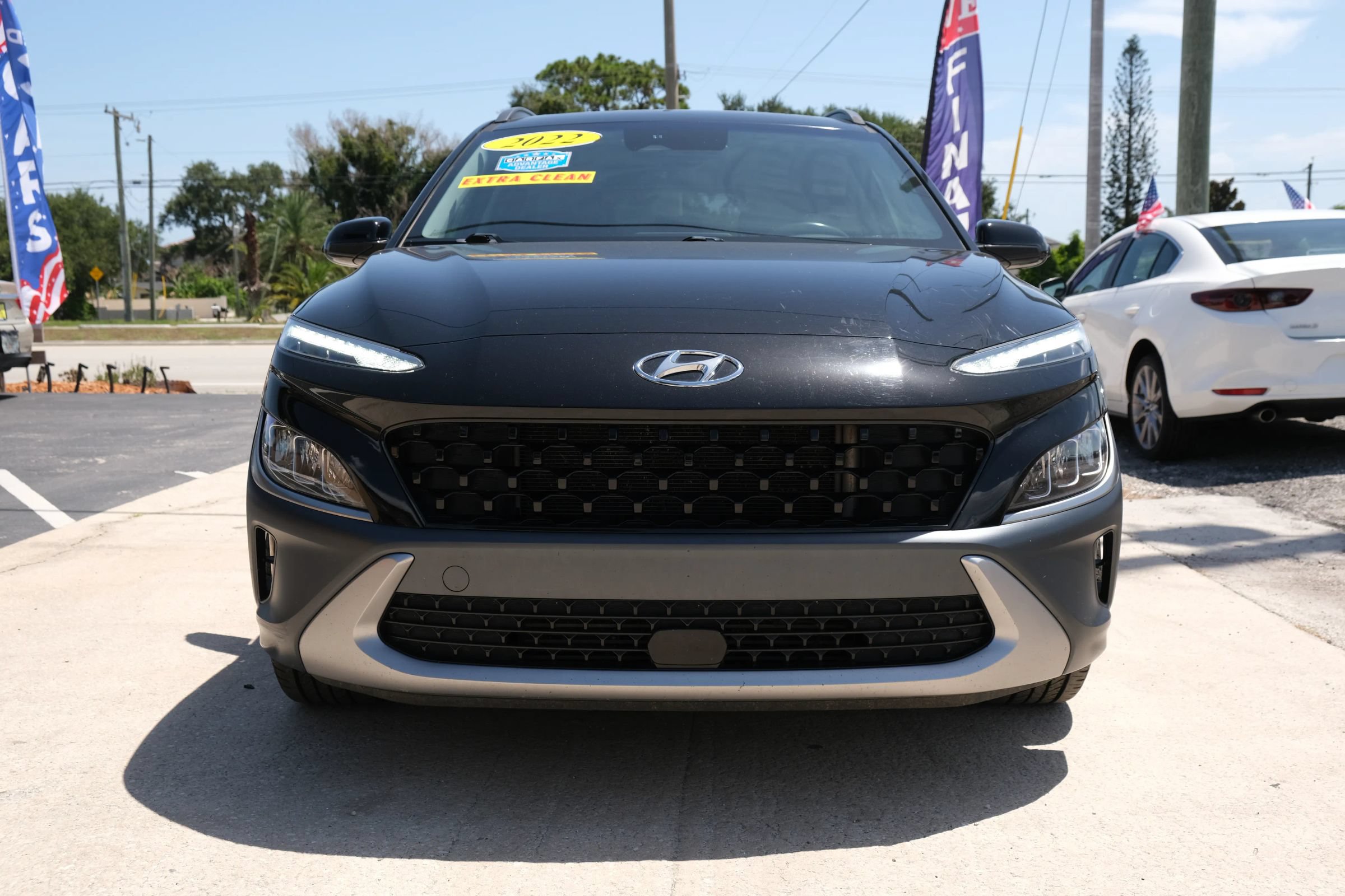 Used 2022 Hyundai Kona Limited FWD image 2