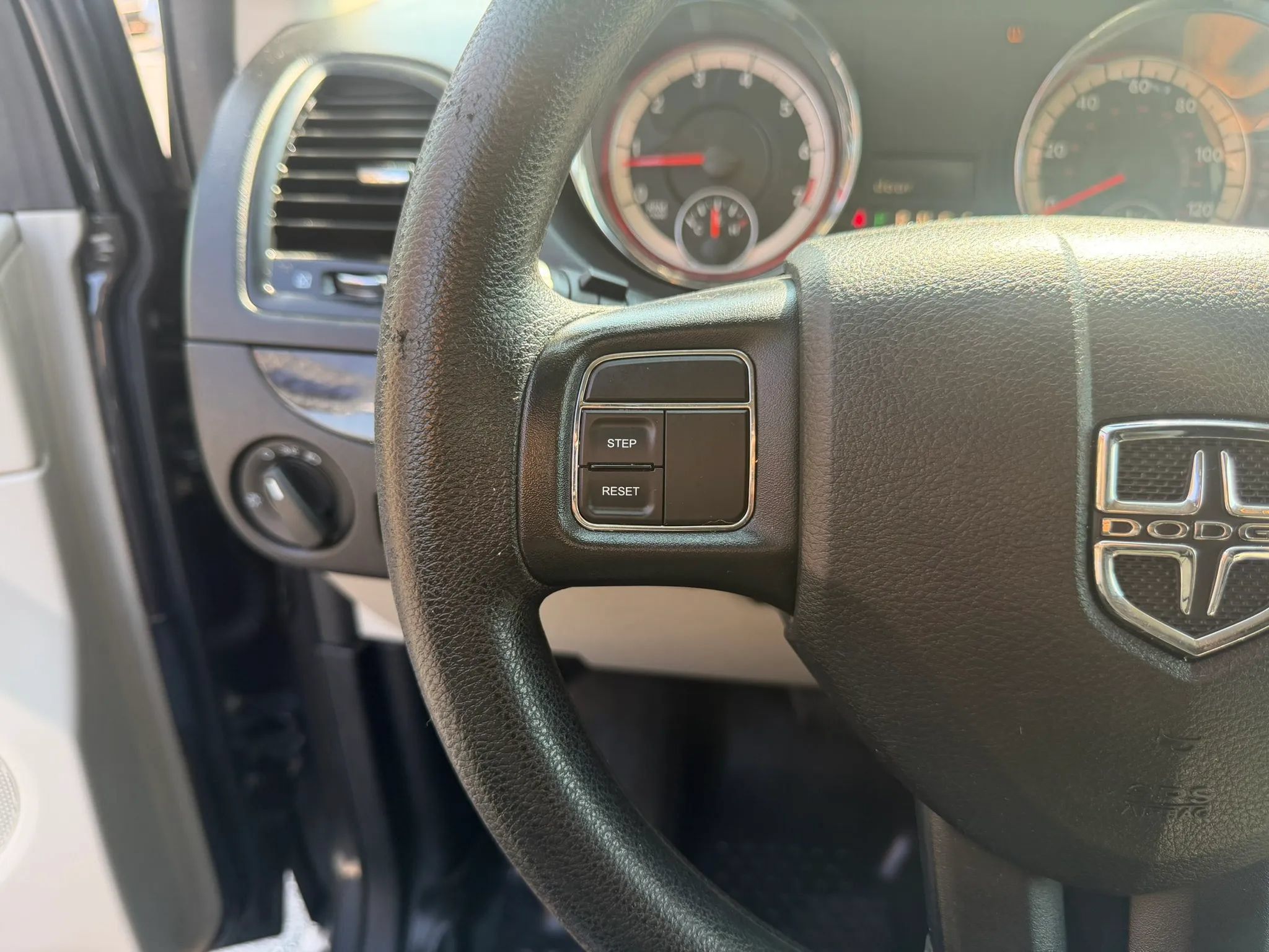Used 2016 Dodge Grand Caravan SXT FWD image 13