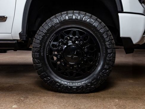 Used 2024 Chevrolet Silverado 3500 High Country w/ High Country Premium Package image 12