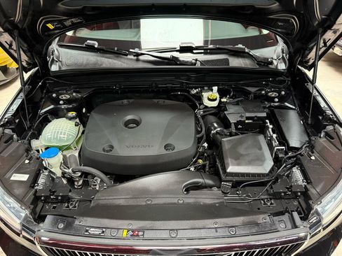 Used 2022 Volvo XC40 T4 Momentum FWD image 33